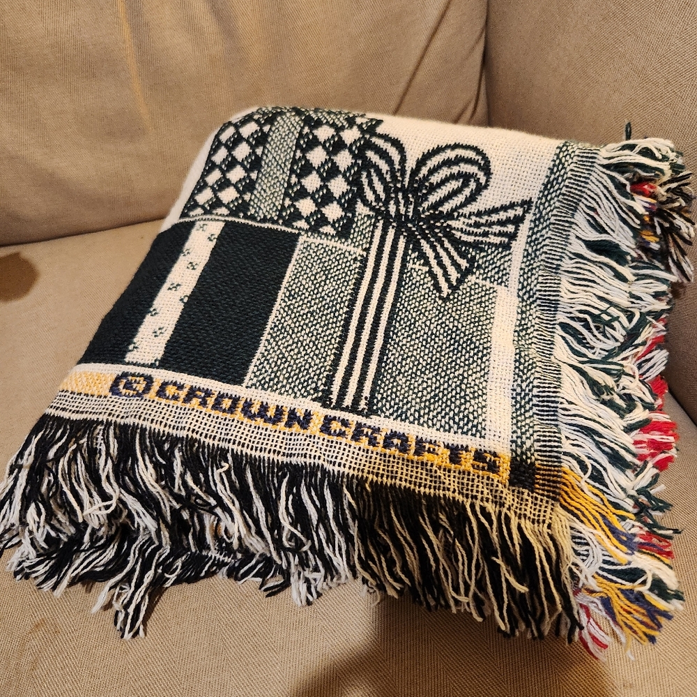 Crown Crafts Christmas Blanket Woven Fringed Large 60 X 48 Cotton